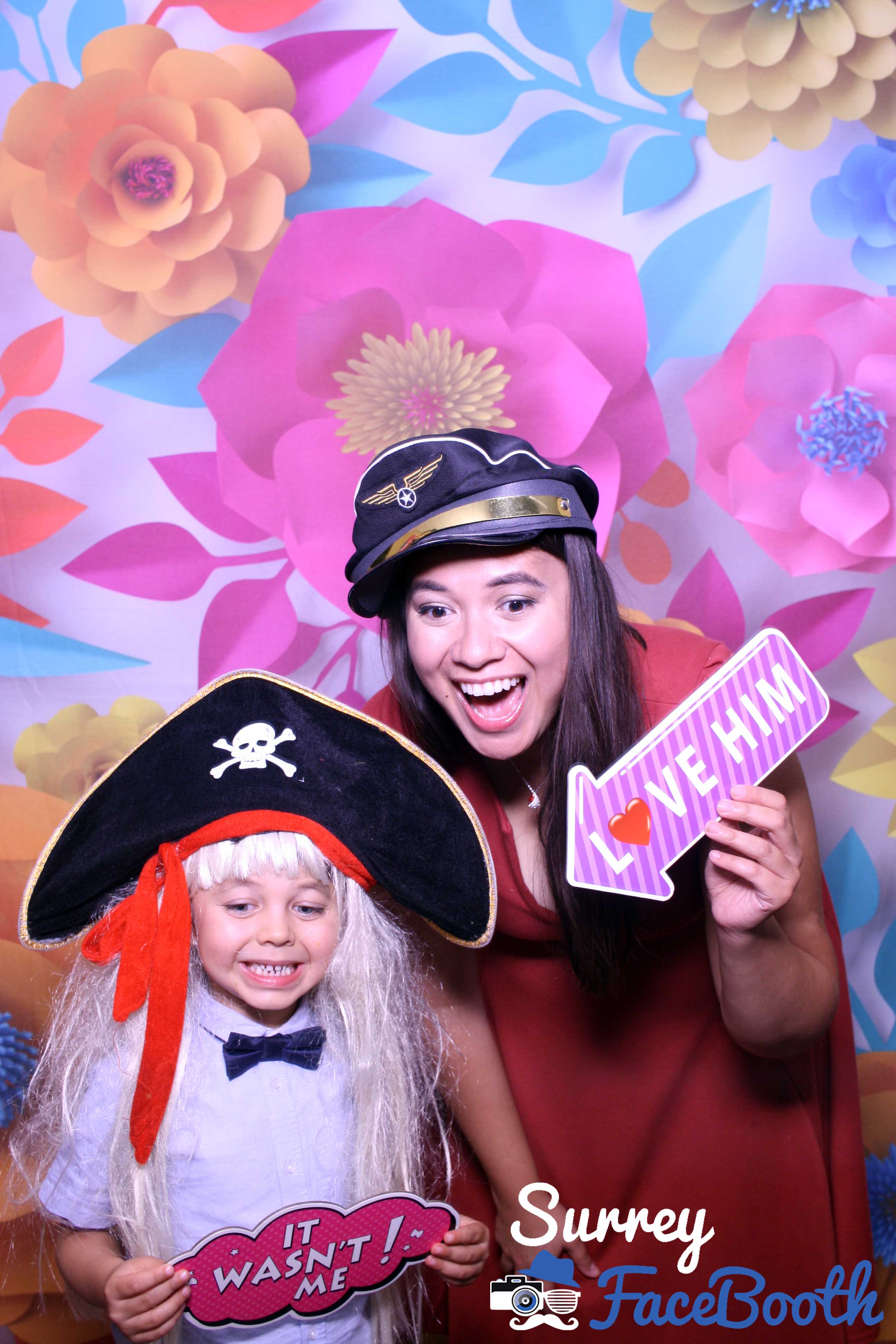 Karen & Lee's Wedding | View more photos from the event at galleries.surreyfacebooth.co.uk/u/Surrey-FaceBooth/Karen-Lees-Wedding
